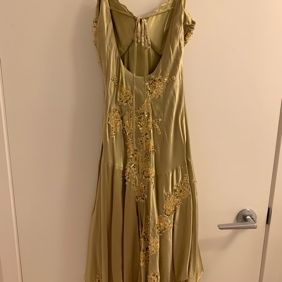 Gold dress - Picture 2 of 3